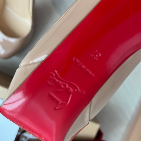Christian Louboutin Patent Bianca Pumps Size 37 - Picture 10 of 11